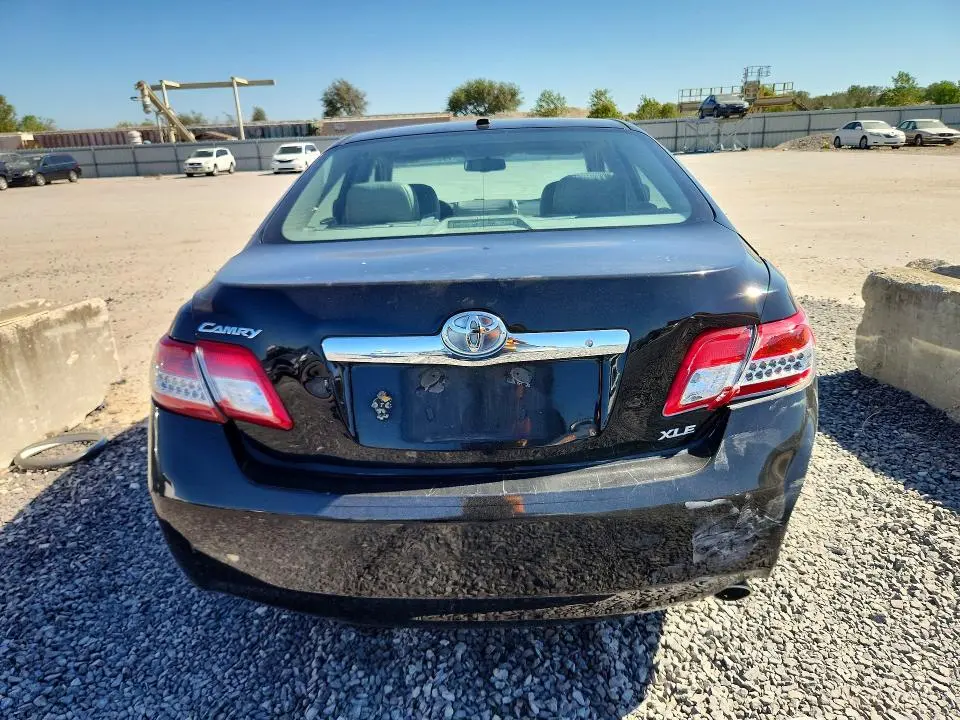 2011 TOYOTA CAMRY XLE  