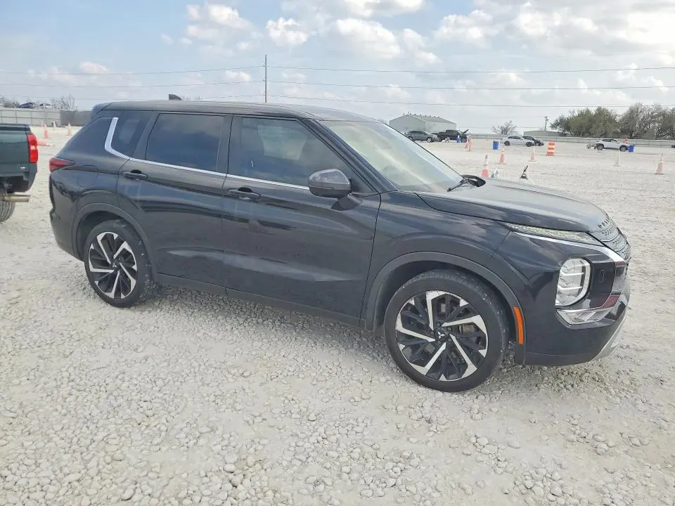 2022 MITSUBISHI OUTLANDER SE  