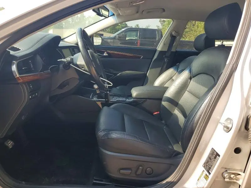 2018 KIA CADENZA PREMIUM  