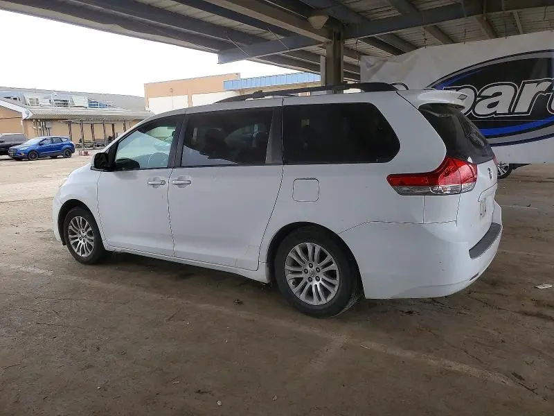 2011 TOYOTA SIENNA XLE  