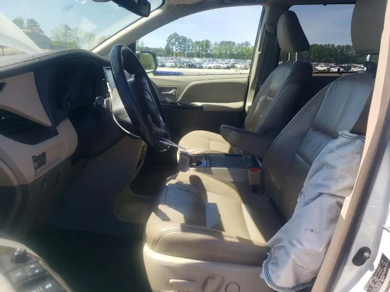 2018 TOYOTA SIENNA XLE 8-PASSENGER  