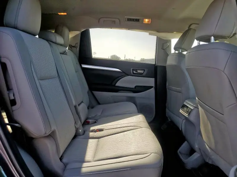 2018 TOYOTA HIGHLANDER LE  