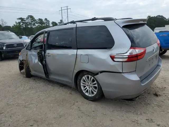 2016 TOYOTA SIENNA XLE  