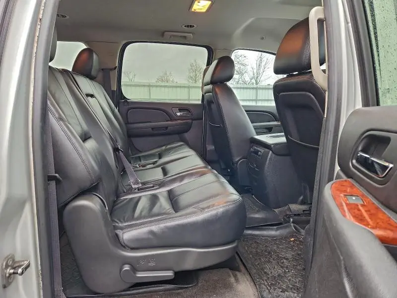 2011 CHEVROLET SUBURBAN K1500 LT  