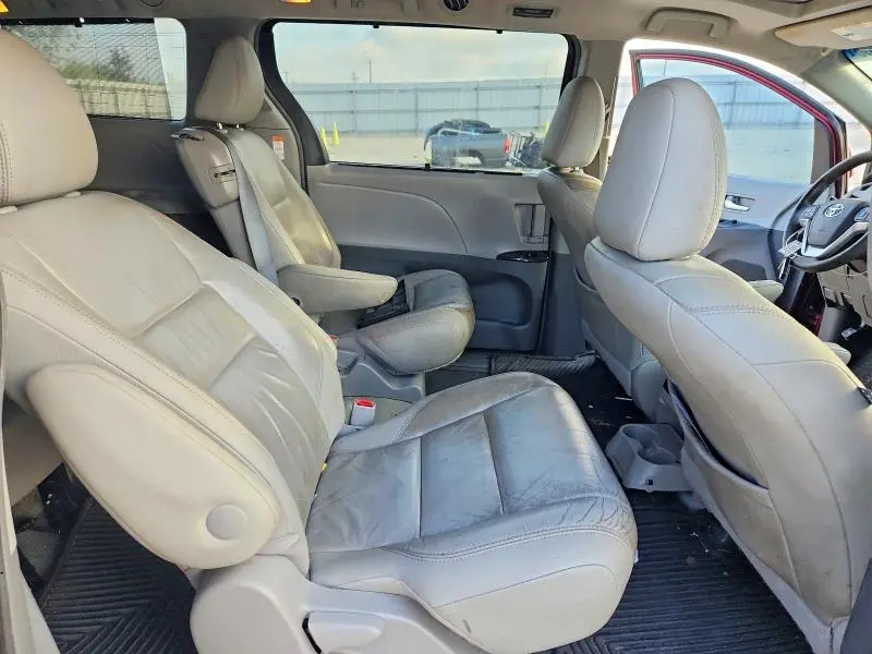 2016 TOYOTA SIENNA XLE 8-PASSENGER  