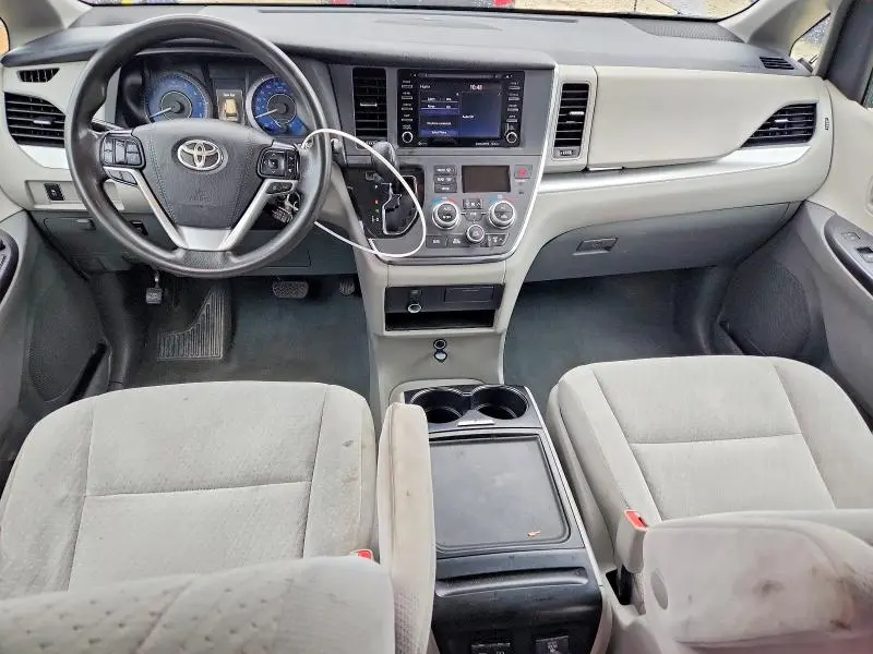2019 TOYOTA SIENNA LE  