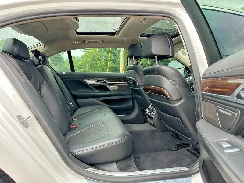 2021 BMW 750 XI  