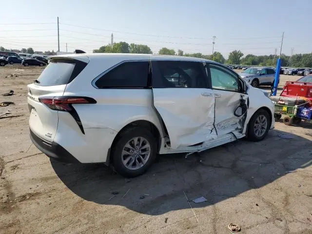 2021 TOYOTA SIENNA LE  