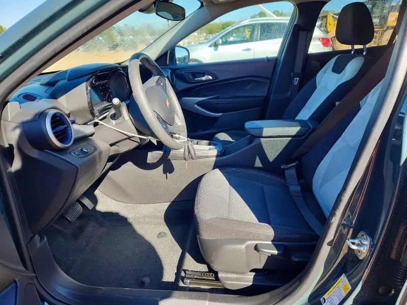 2025 CHEVROLET TRAX LS  