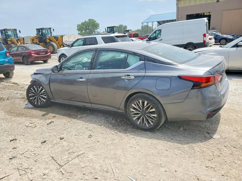 2024 NISSAN ALTIMA SV  