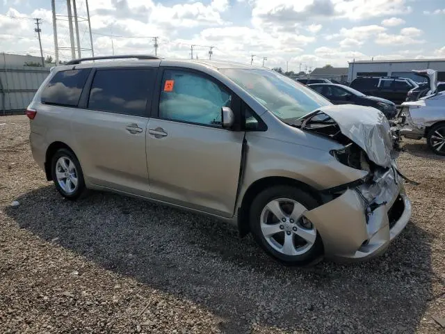 2017 TOYOTA SIENNA LE  