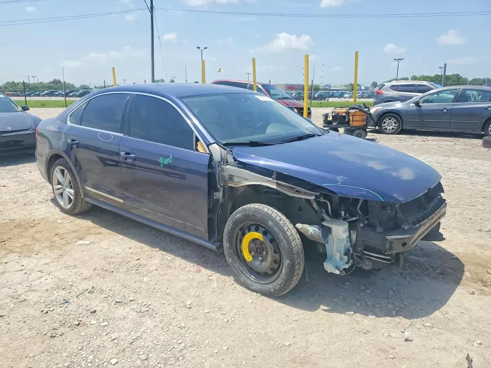 2012 VOLKSWAGEN PASSAT SE  