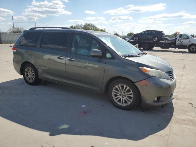 2013 TOYOTA SIENNA XLE