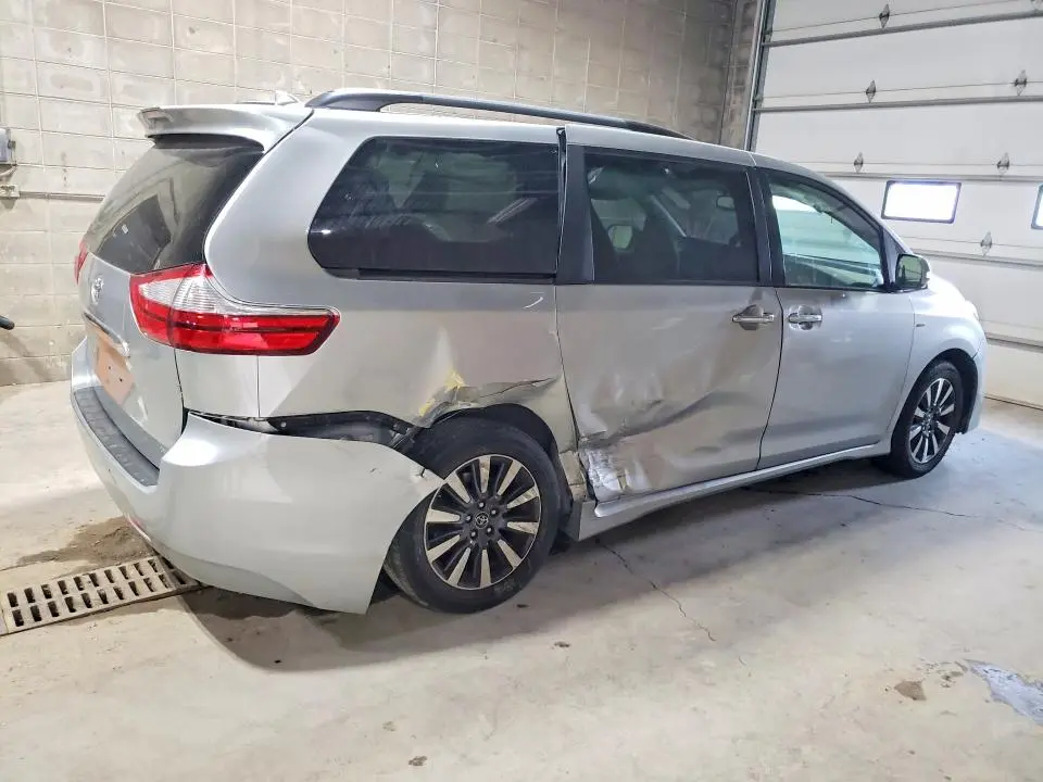 2019 TOYOTA SIENNA LIMITED PREMIUM 7-PASSENGER  
