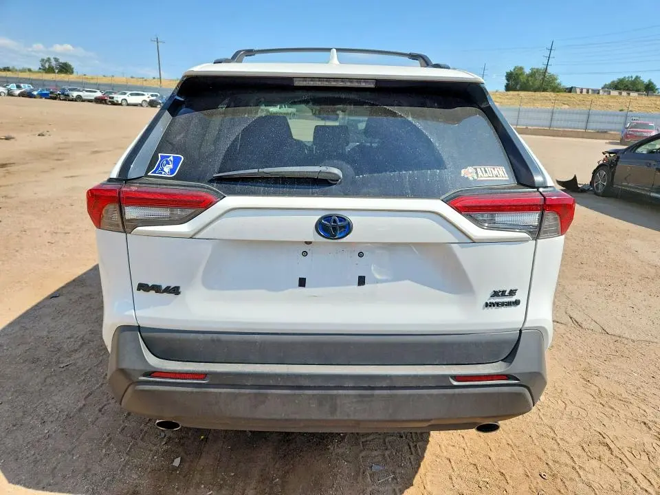 2021 TOYOTA RAV4 XLE  