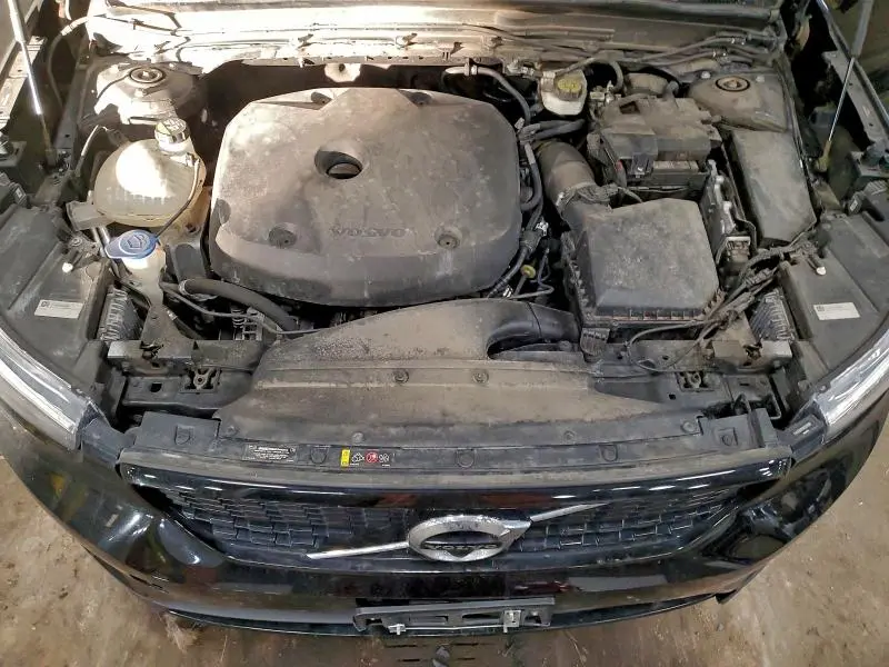 2021 VOLVO XC40 T5 R-DESIGN  