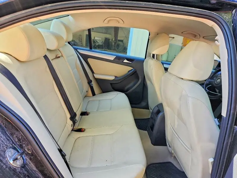 2013 VOLKSWAGEN JETTA SE  