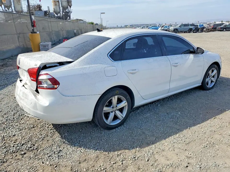 2012 VOLKSWAGEN PASSAT SE  