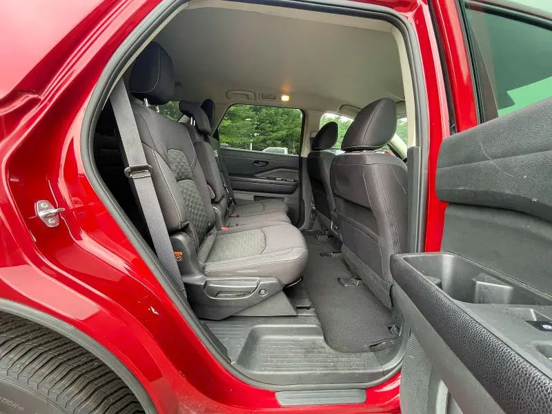 2023 NISSAN PATHFINDER SV  