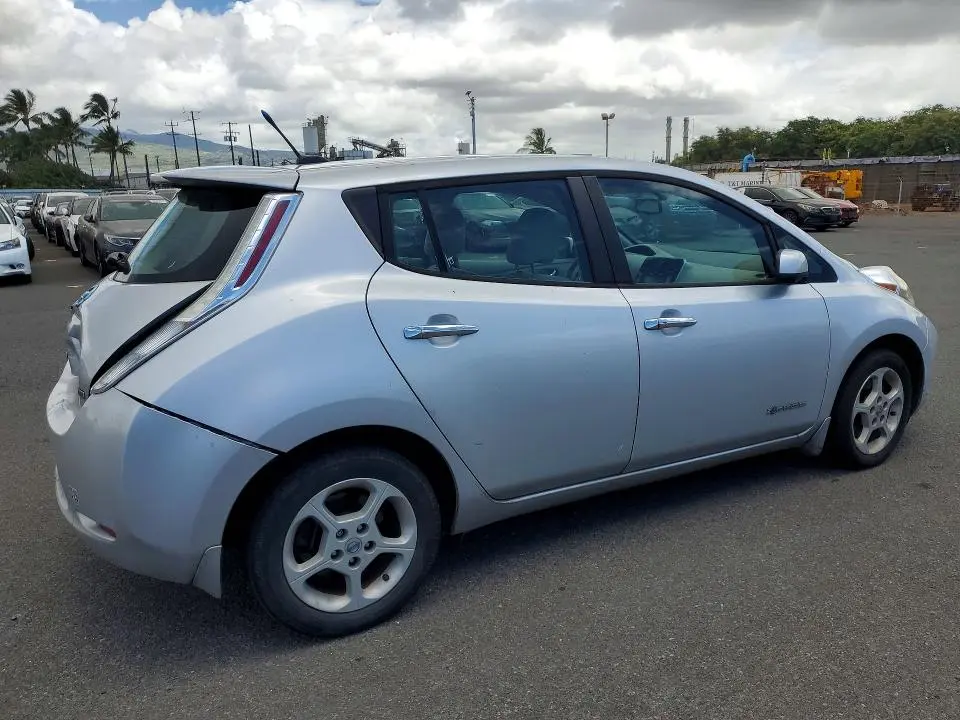 2014 NISSAN LEAF SV  