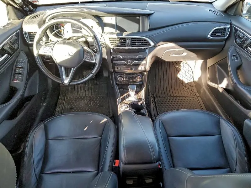 2017 INFINITI QX30 BASE  