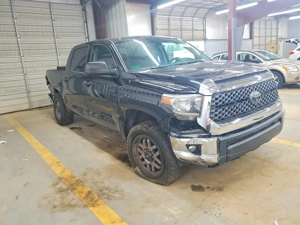 2018 TOYOTA TUNDRA CREWMAX SR5  