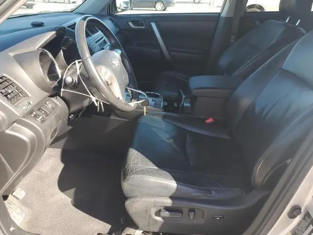 2010 TOYOTA HIGHLANDER SE  