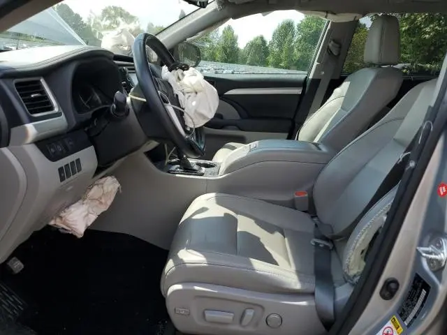 2017 TOYOTA HIGHLANDER SE  