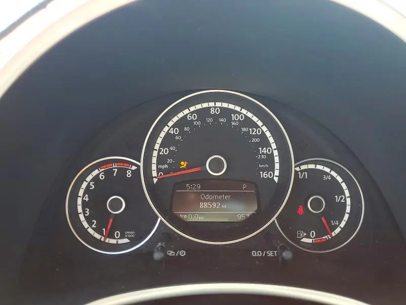 2016 VOLKSWAGEN BEETLE SE  