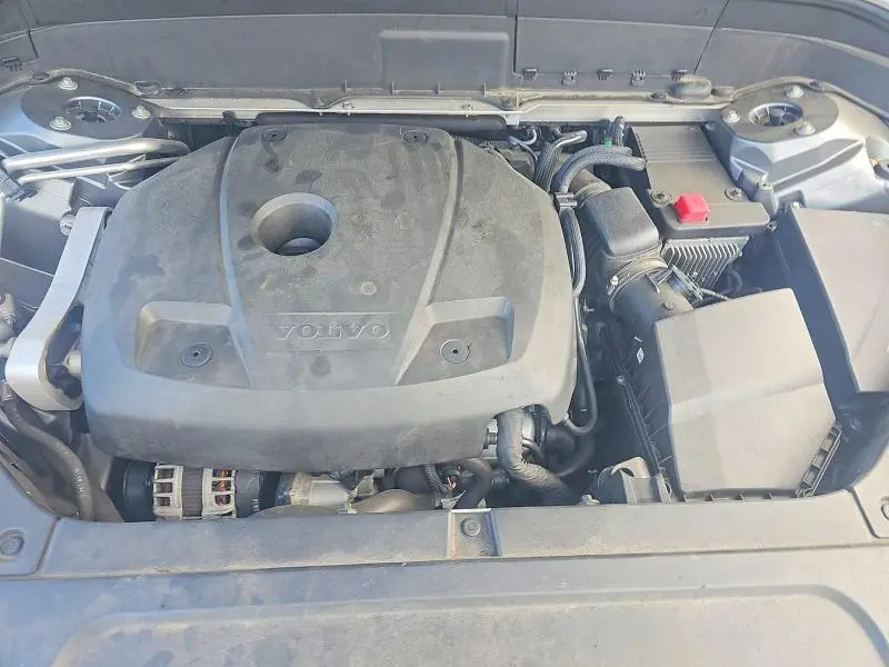 2017 VOLVO XC90 T6  