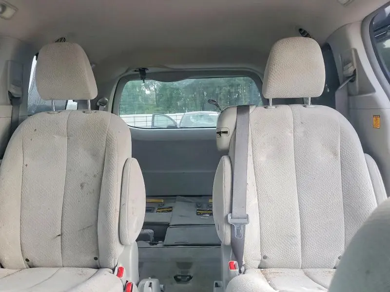 2013 TOYOTA SIENNA LE  