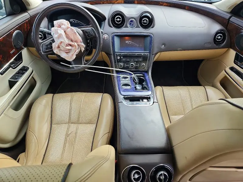 2011 JAGUAR XJ   