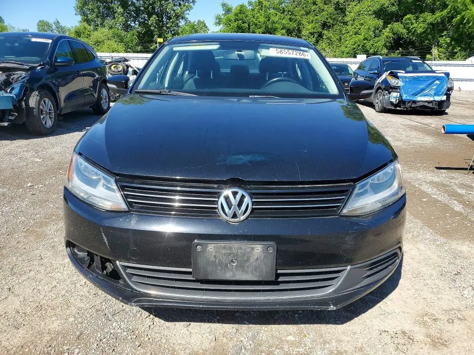 2011 VOLKSWAGEN JETTA SE  