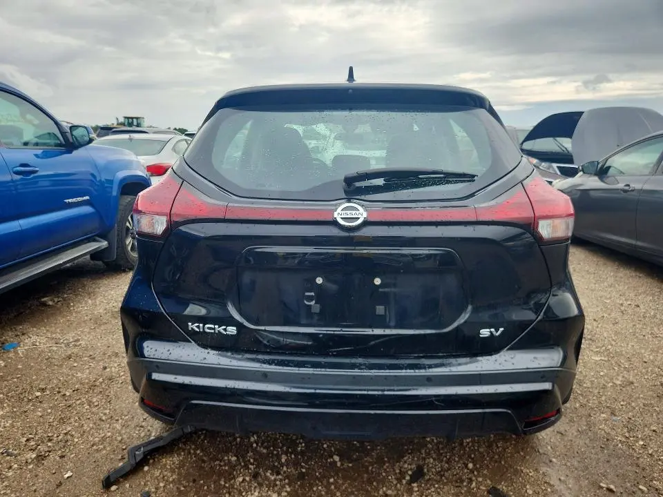 2021 NISSAN KICKS SV  