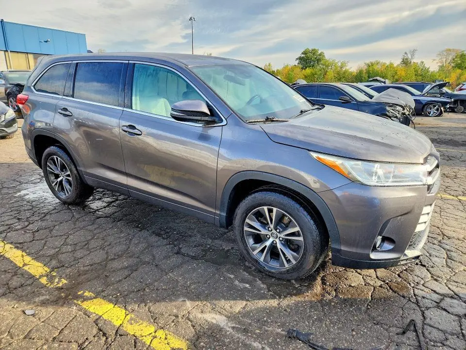 2018 TOYOTA HIGHLANDER LE PLUS  