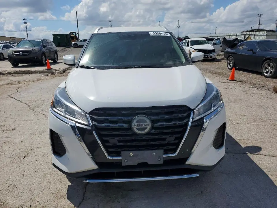 2021 NISSAN KICKS SV  