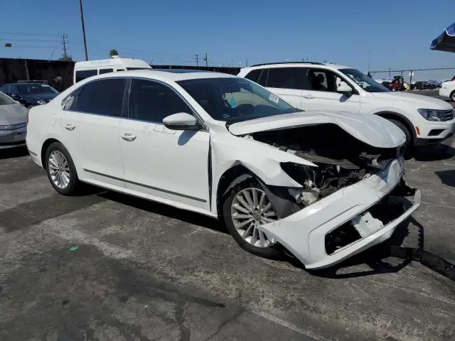 2016 VOLKSWAGEN PASSAT SE  