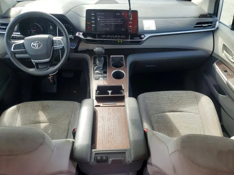 2021 TOYOTA SIENNA LE 8-PASSENGER  