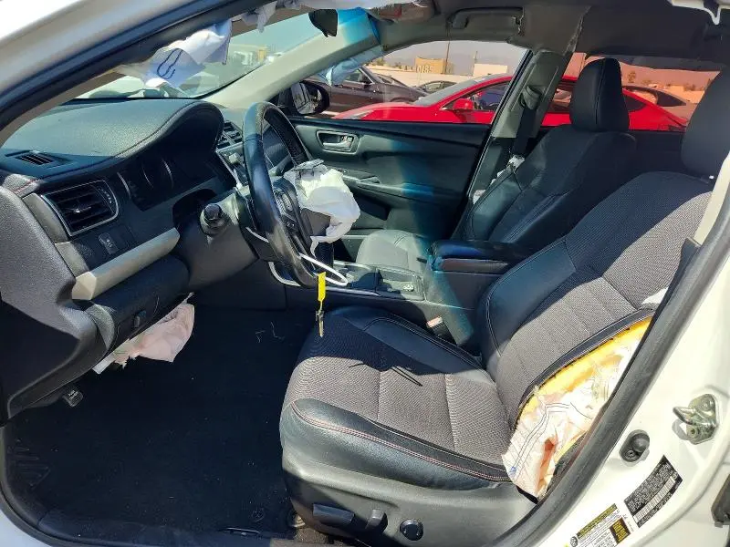 2016 TOYOTA CAMRY SE  