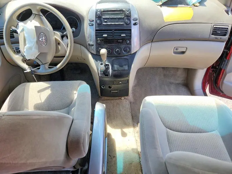 2010 TOYOTA SIENNA LE  