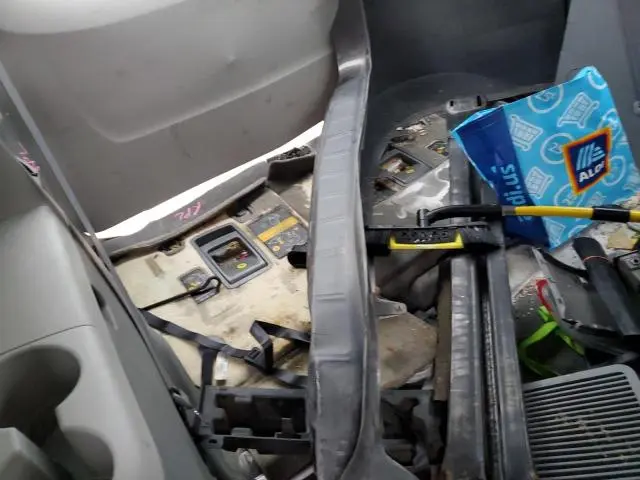 2012 TOYOTA SIENNA LE  