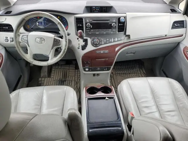 2011 TOYOTA SIENNA XLE  