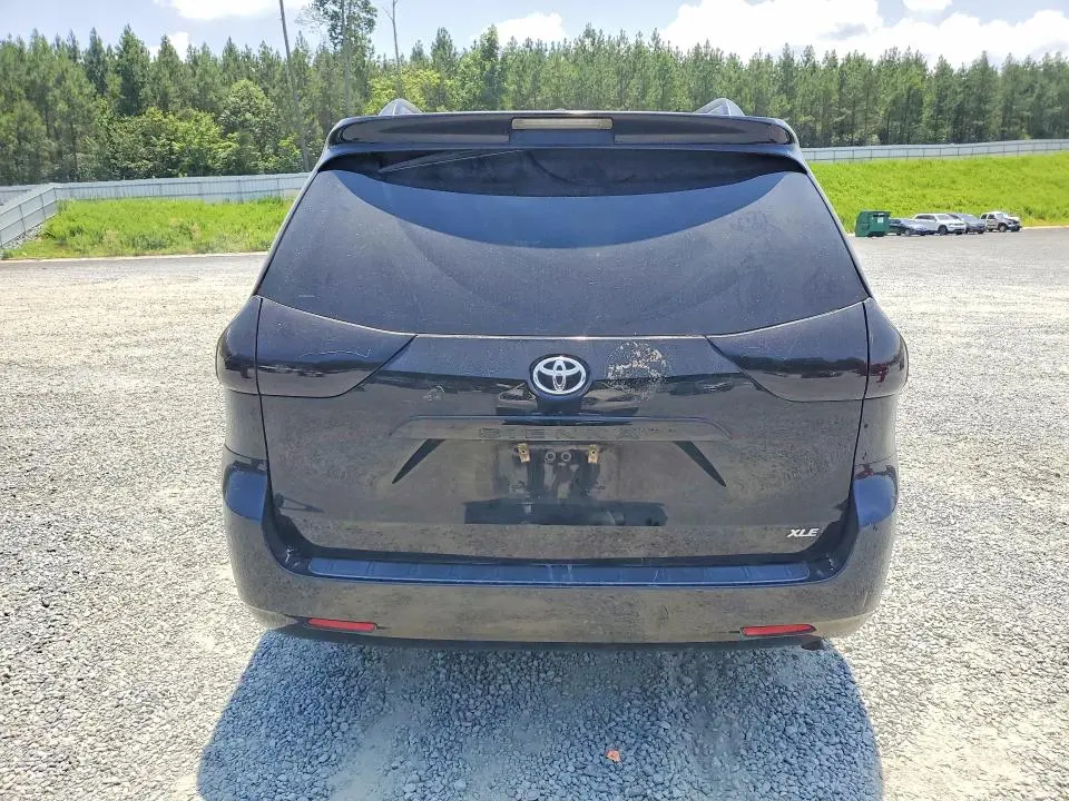 2016 TOYOTA SIENNA XLE 8-PASSENGER  