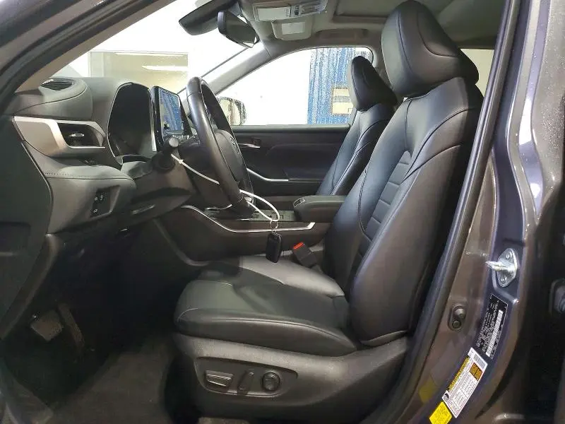 2024 TOYOTA HIGHLANDER XLE  