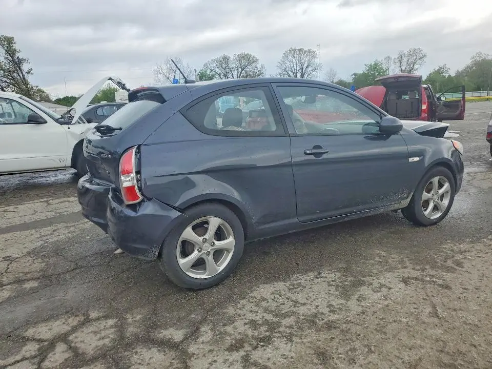 2011 HYUNDAI ACCENT SE  