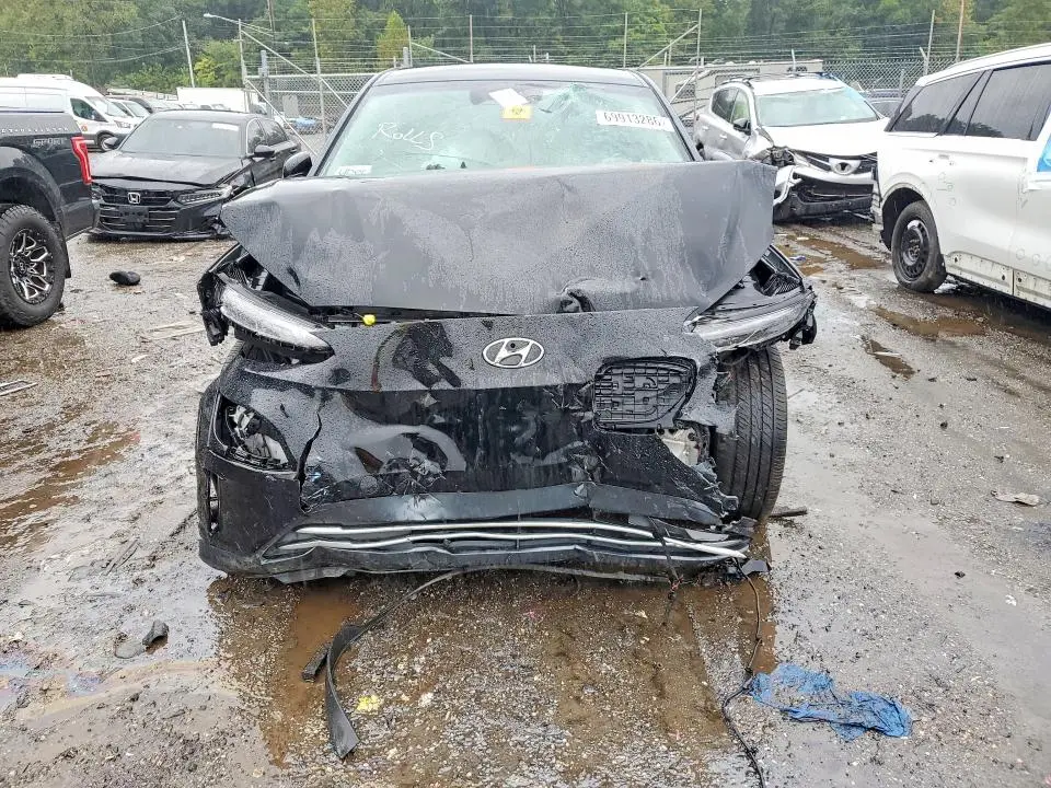 2023 HYUNDAI KONA SE  