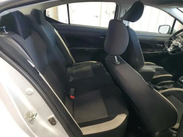 2022 NISSAN VERSA SV  