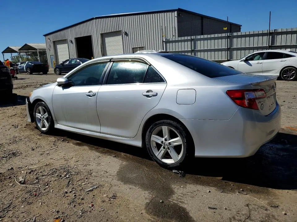 2013 TOYOTA CAMRY SE  