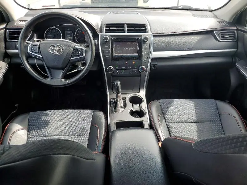 2015 TOYOTA CAMRY SE  
