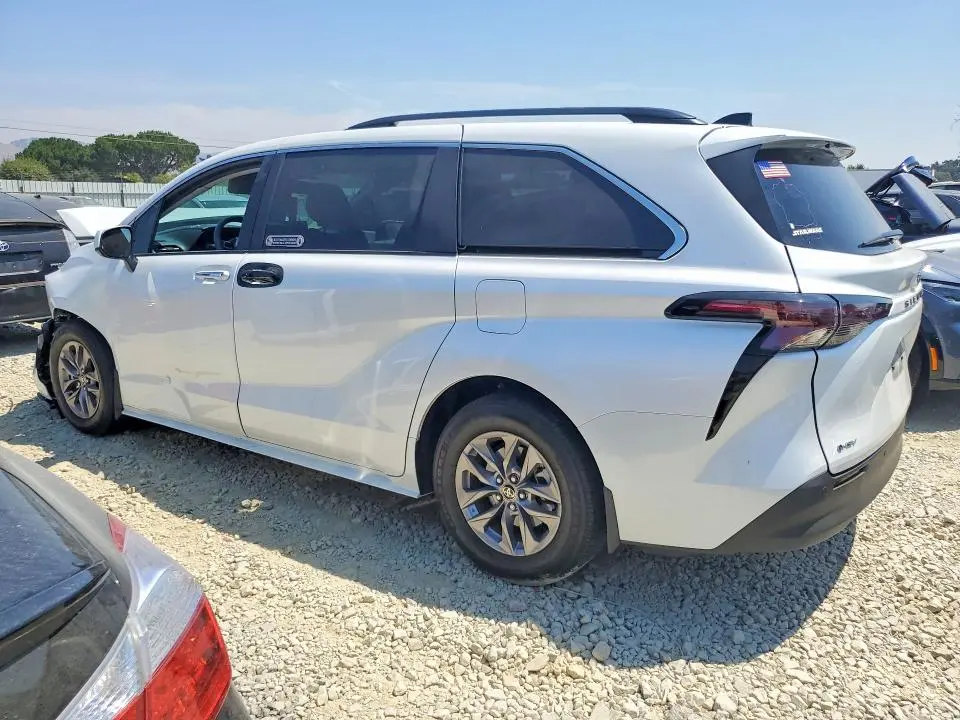 2026 TOYOTA SIENNA XLE 8-PASSENGER  